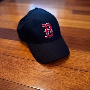 Boston Red Sox Baseball hat with Velcro closure in back NWOT
